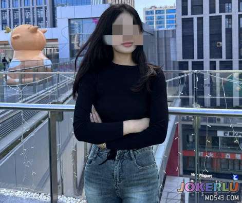  疯狂抽插堂姐的白虎骚逼把堂姐操得高潮不断