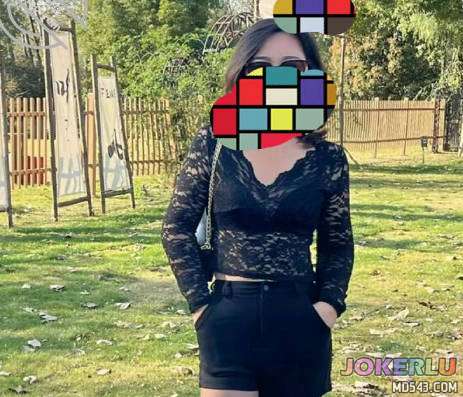  去同事家插他的黑丝美女妈妈